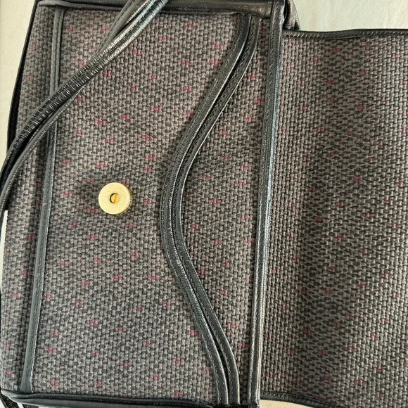 YSL Vintage Crossbody - Picture 8 of 16